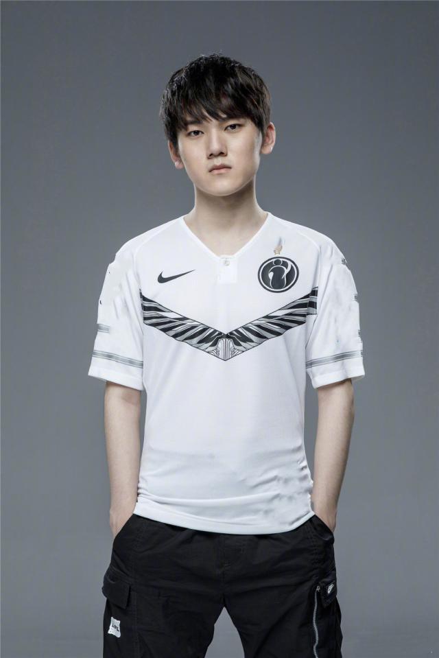 精彩！VIT在下半场连续得分，赢得了加时赛的胜利！VIT 1-0 T1